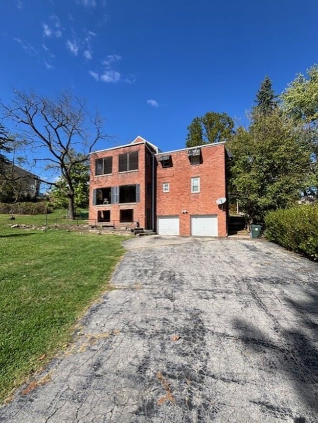 5302 Overlook Glen Dr in Pittsburgh, PA - Building Photo - Building Photo