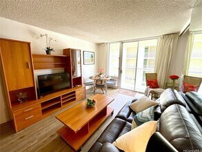 2452 Tusitala St in Honolulu, HI - Foto de edificio - Building Photo