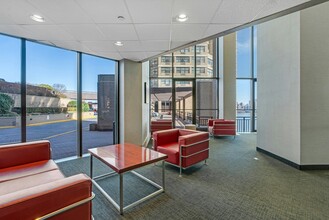 7000 JFK Blvd E in West New York, NJ - Foto de edificio - Building Photo