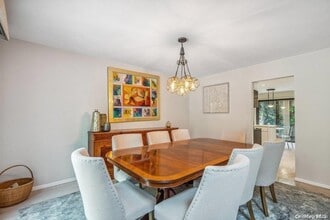92 Estate Dr in Jericho, NY - Building Photo - Building Photo