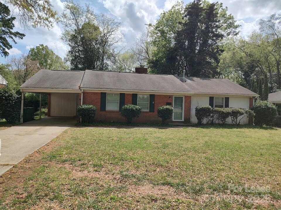 750 Brockbank Rd in Charlotte, NC - Building Photo
