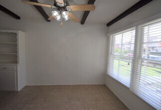 5220 Radford Ave in Los Angeles, CA - Foto de edificio - Building Photo