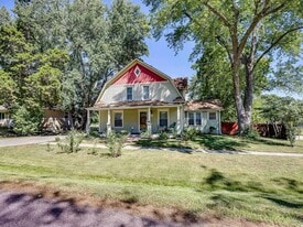 1512 College St in Baldwin City, KS - Building Photo