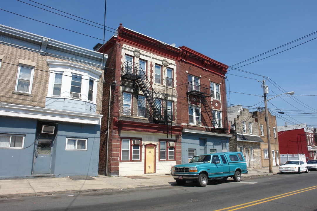 685 State St in Perth Amboy, NJ - Building Photo