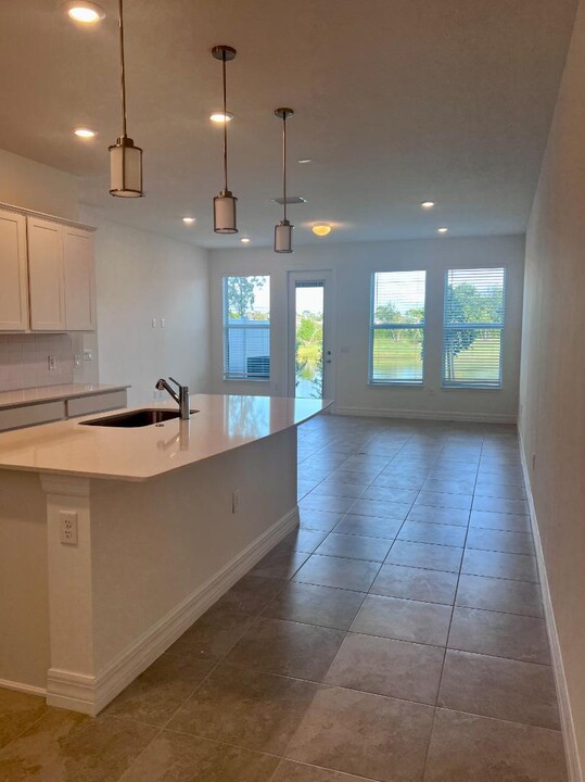 6070 Praza Ln in Greenacres, FL - Building Photo