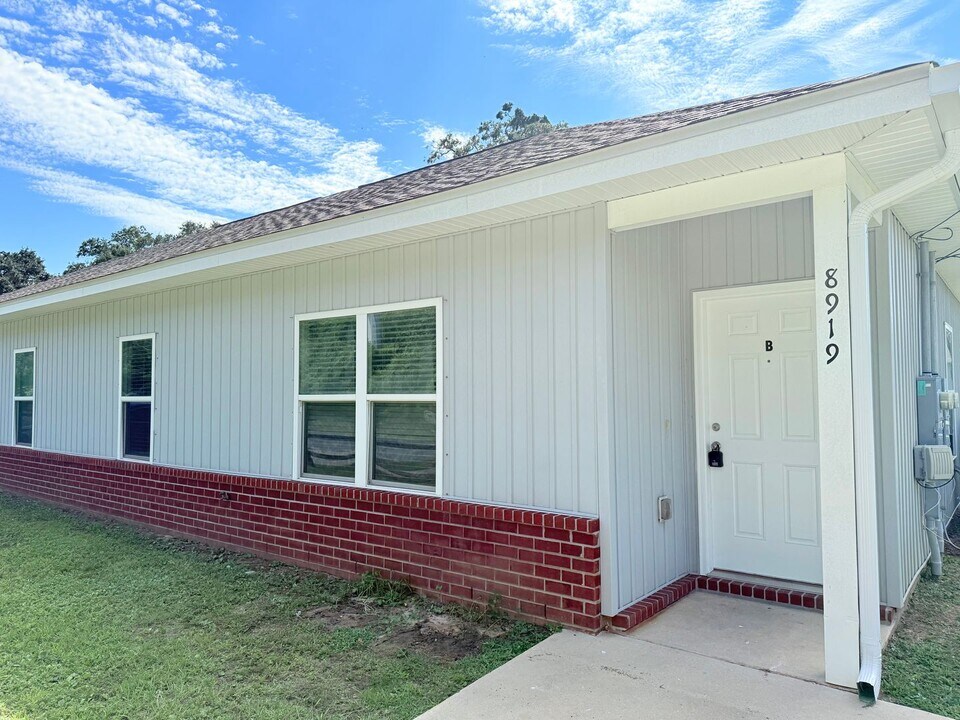 8919 Untreiner Ave in Pensacola, FL - Building Photo