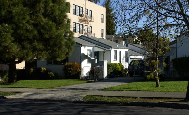 37 Clinton St in Redwood City, CA - Foto de edificio - Building Photo