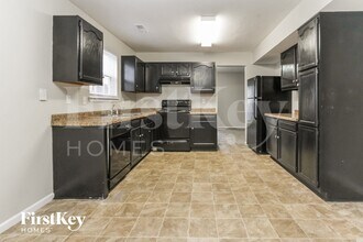 1394 Osprey Way in Greenwood, IN - Foto de edificio - Building Photo