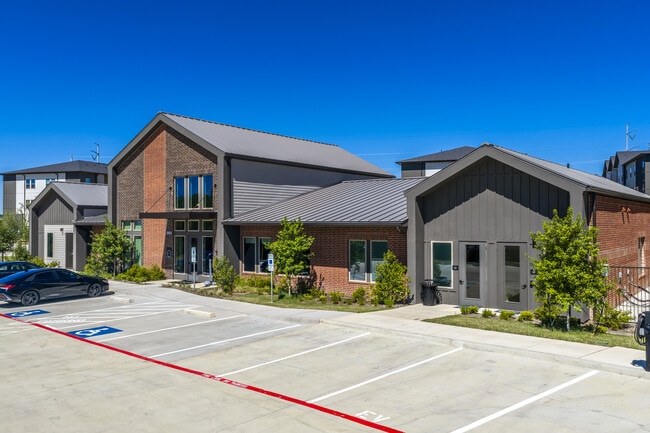The Fielder in Mesquite, TX - Foto de edificio - Building Photo