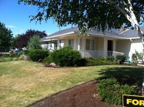 5365 Donohoe Ave in Eugene, OR - Building Photo - Building Photo
