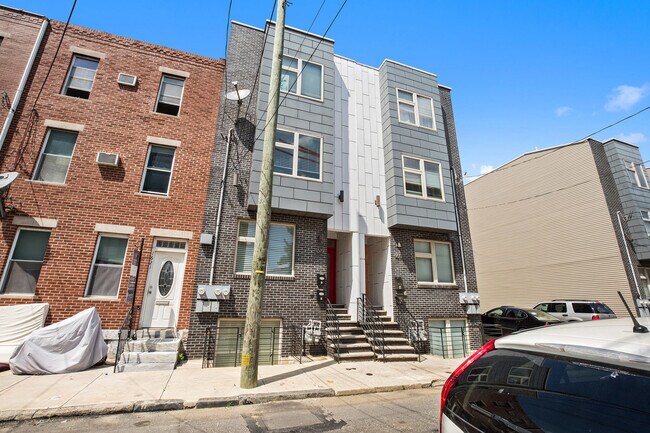 1619 Ogden St in Philadelphia, PA - Building Photo - Building Photo