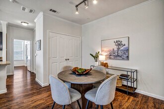 Avenues at Creekside in New Braunfels, TX - Foto de edificio - Building Photo