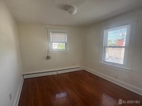 908 Livingston Ave in North Brunswick, NJ - Building Photo - Building Photo