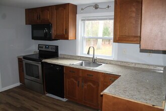 167 Arch Rd in Avon, CT - Foto de edificio - Building Photo