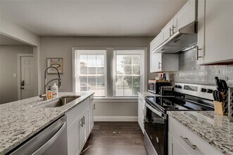 2314 S Hampton Rd in Dallas, TX - Building Photo - Building Photo