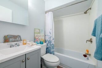 12204 Madison Ave in Lakewood, OH - Building Photo - Interior Photo