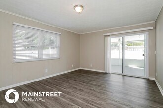 1055 Grove Park Dr S in Orange Park, FL - Building Photo - Building Photo