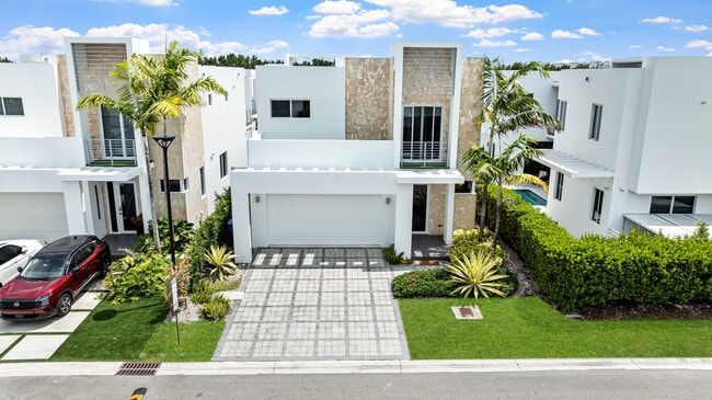 10330 NW 68th St