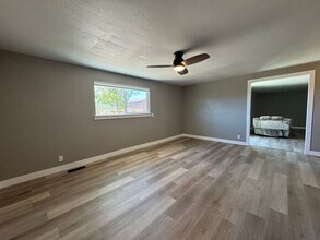 11870 Chesapeake Dr in Reno, NV - Building Photo - Building Photo