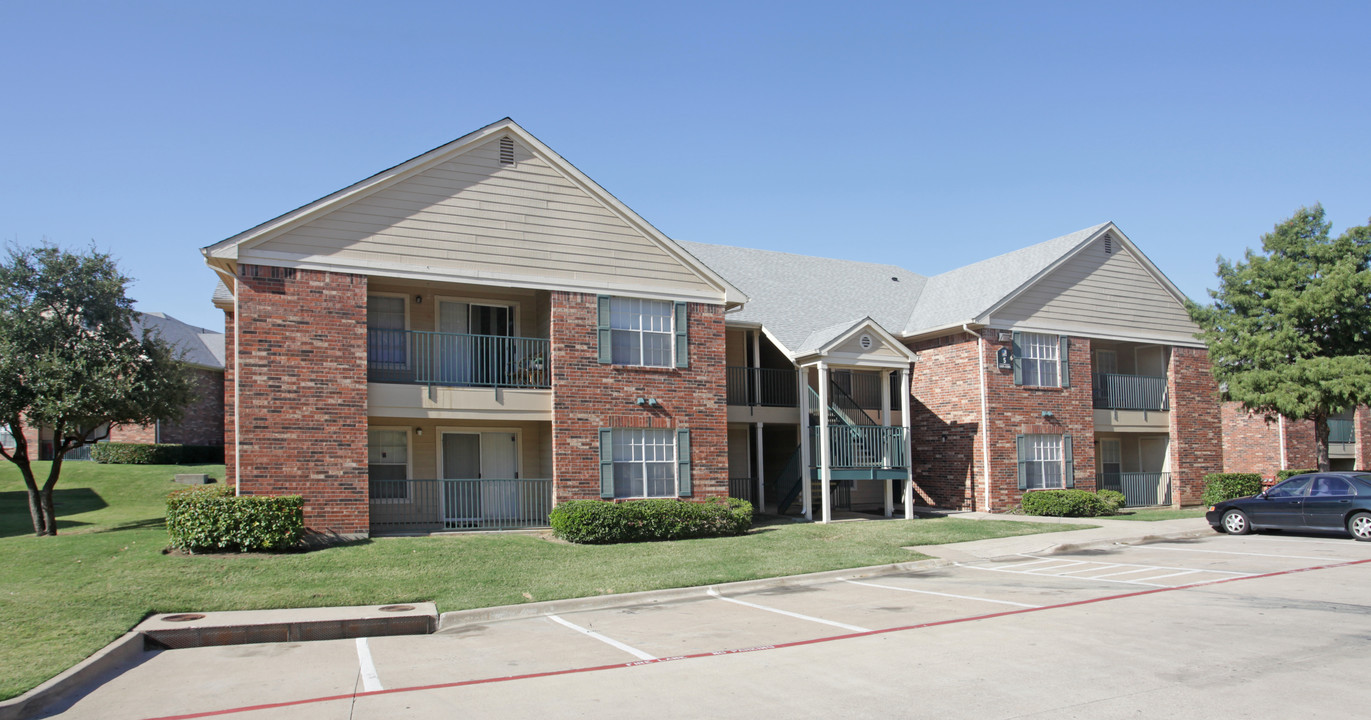 Hebron Trails in Carrollton, TX - Building Photo