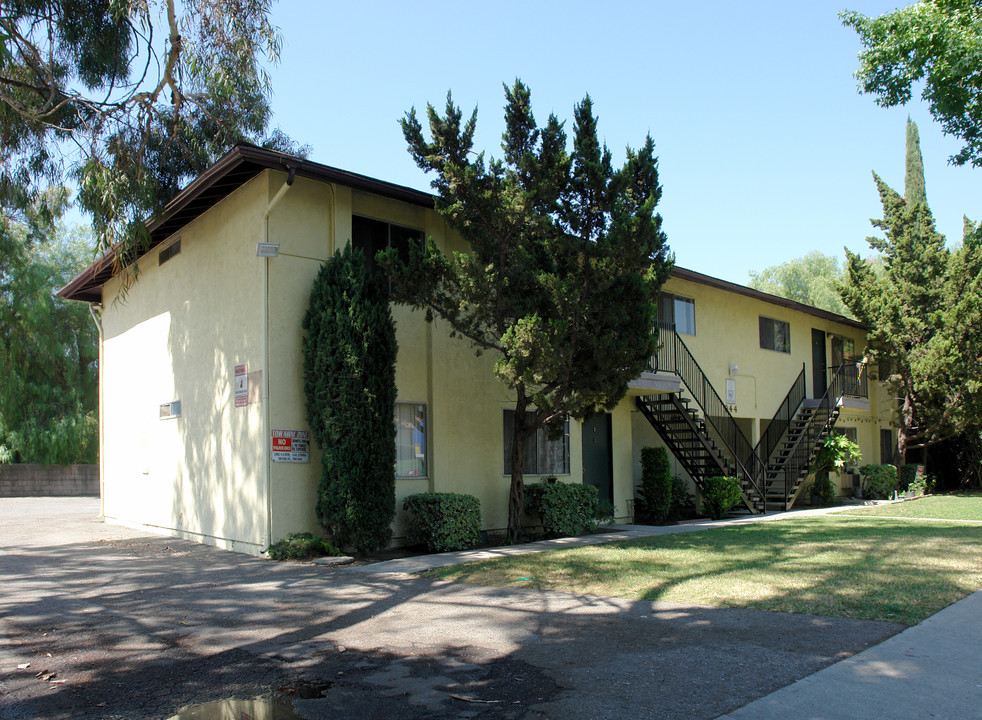 944 E Deodar St in Ontario, CA - Building Photo