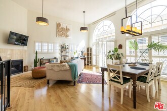 12130 W Ohio Ave in Los Angeles, CA - Building Photo - Building Photo