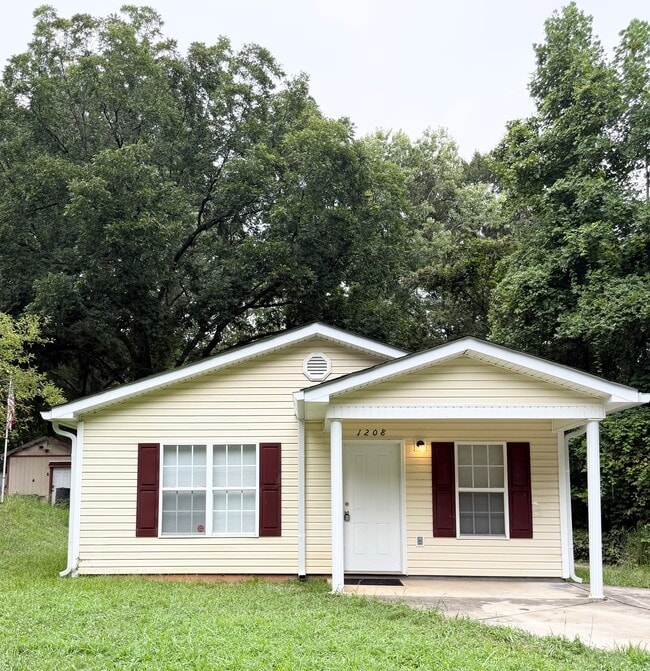 property at 1208 W Walnut Ave