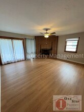 1223 N Pleasant St in Independence, MO - Building Photo - Building Photo