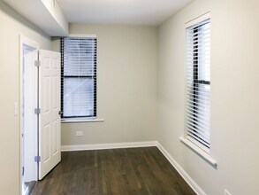 2730 N Wayne Ave, Unit 2 in Chicago, IL - Foto de edificio - Building Photo