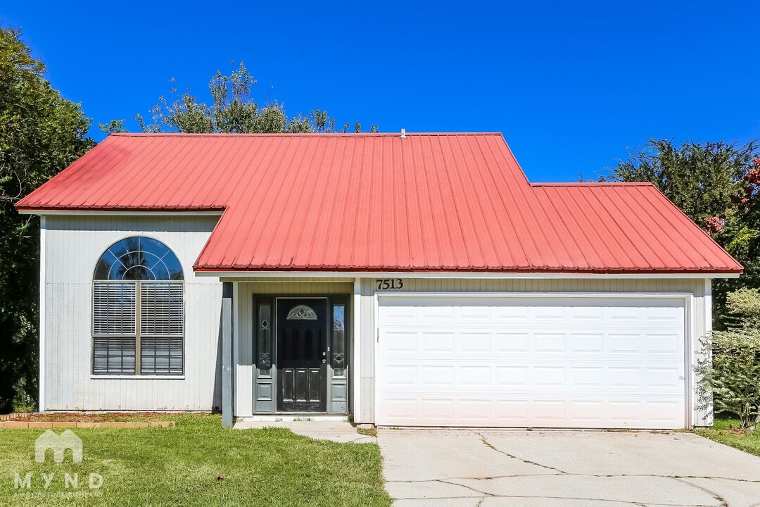 7513 Cinnamon Lakes Dr in Jacksonville, FL - Foto de edificio