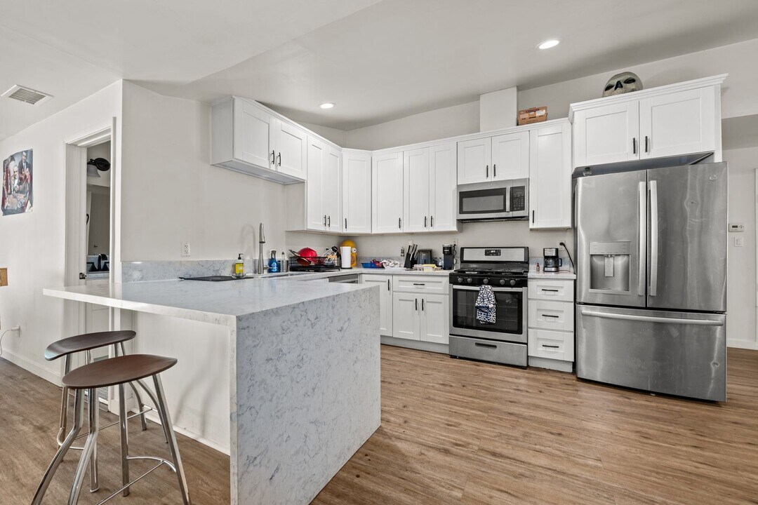 5236-40-5240 Remington Rd in San Diego, CA - Building Photo