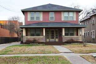 810 E Ashby Pl in San Antonio, TX - Building Photo