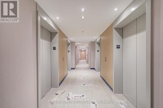 395 Square One Dr in Mississauga, ON - Building Photo - Building Photo