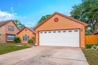 410 Forest Hills Dr in League City, TX - Building Photo - Building Photo