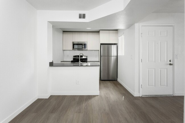 Villa de Cortez in Phoenix, AZ - Building Photo - Building Photo