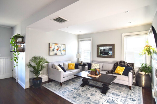 8 Winfield St, Unit 2 in Boston, MA - Building Photo - Building Photo