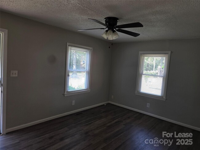 1600 Catherine Simmons Ave in Charlotte, NC - Building Photo - Building Photo