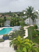 877 NE 195th St in North Miami Beach, FL - Building Photo - Building Photo