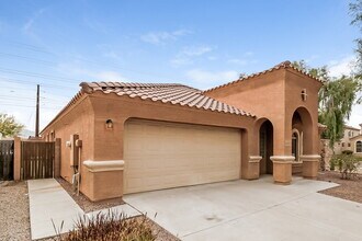 10431 W Trumbull Rd in Tolleson, AZ - Building Photo - Building Photo