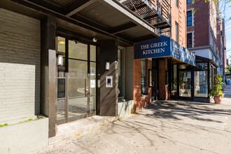 885 Tenth Ave in New York, NY - Foto de edificio - Building Photo