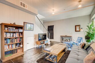 991 Sigsbee St, Unit 991 in San Diego, CA - Foto de edificio - Building Photo