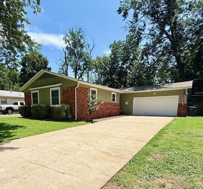 property at 1516 E 59th St