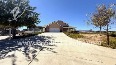 10281 Whitehaven St in Oak Hills, CA - Building Photo - Building Photo