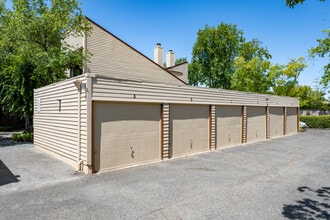 Valley View Townhomes in Santa Rosa, CA - Foto de edificio - Building Photo