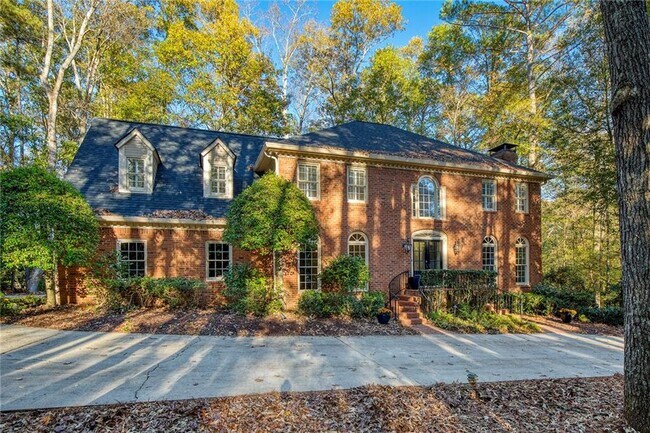 9925 Farmbrook Ln in Alpharetta, GA - Building Photo - Building Photo