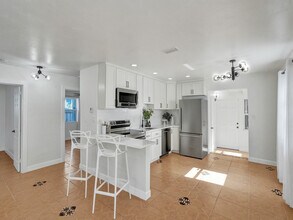 920 NE 34th Ct in Oakland Park, FL - Building Photo - Building Photo