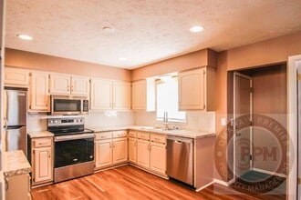 2201 Thomas Dr in Bellevue, NE - Building Photo - Building Photo