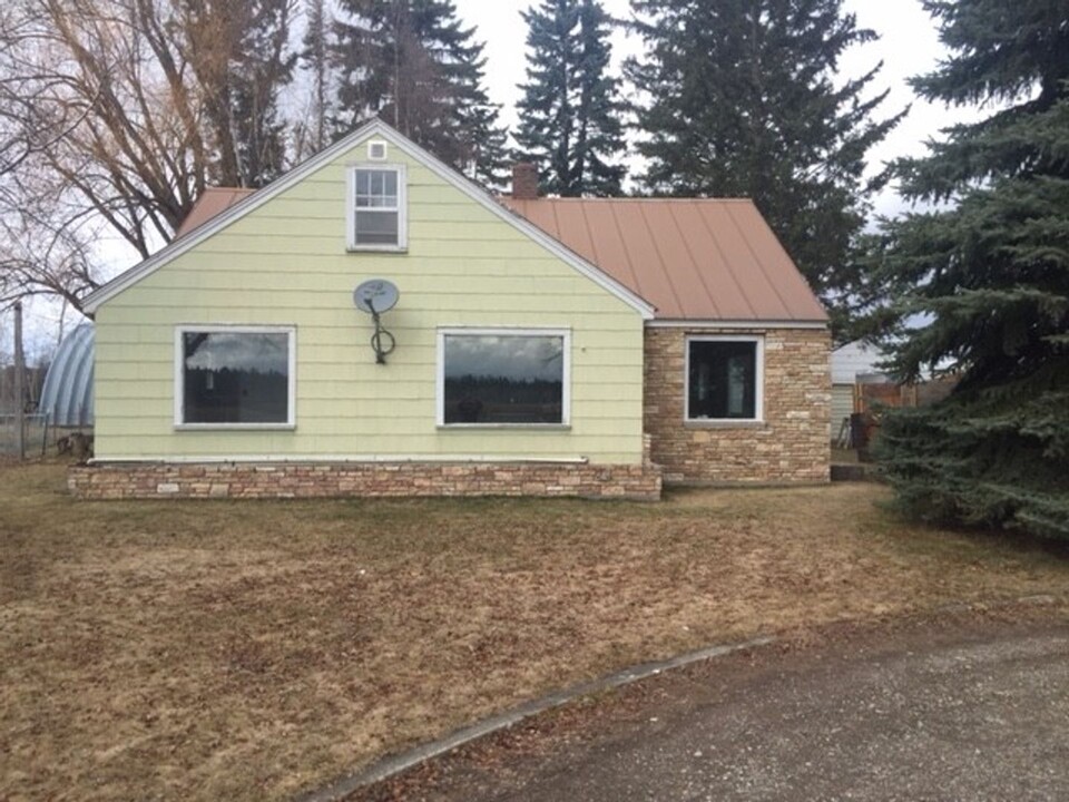 827 Birch Grove Rd in Kalispell, MT - Building Photo