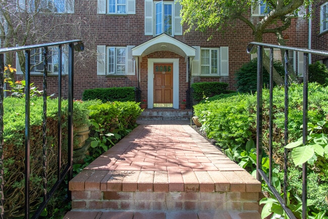 50 Nathan Hale Dr, Unit 52A
