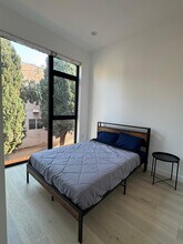1244 Innes Ave, Unit B in Los Angeles, CA - Foto de edificio - Building Photo